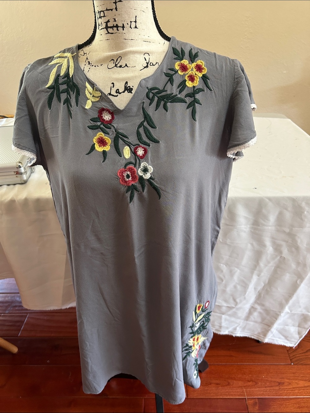 C&C California Gray Embroidered Floral V-Neck Tunic